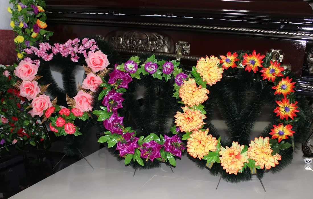 Кольца и корзины из цветов